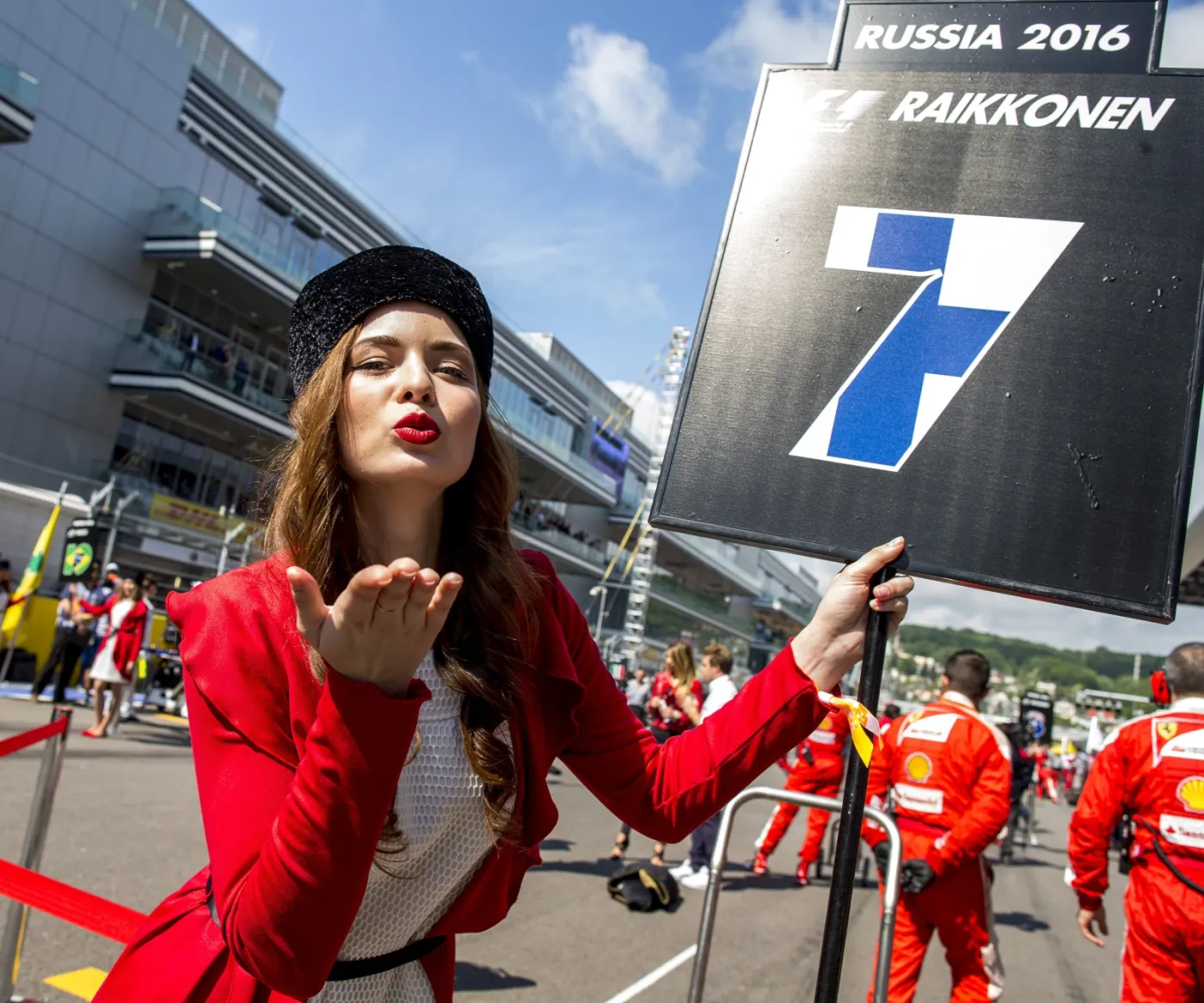 Piękne Rosjanki i Putin dodatkową "atrakcją" Grand Prix Formuły 1 w Soczi. ZDJĘCIA