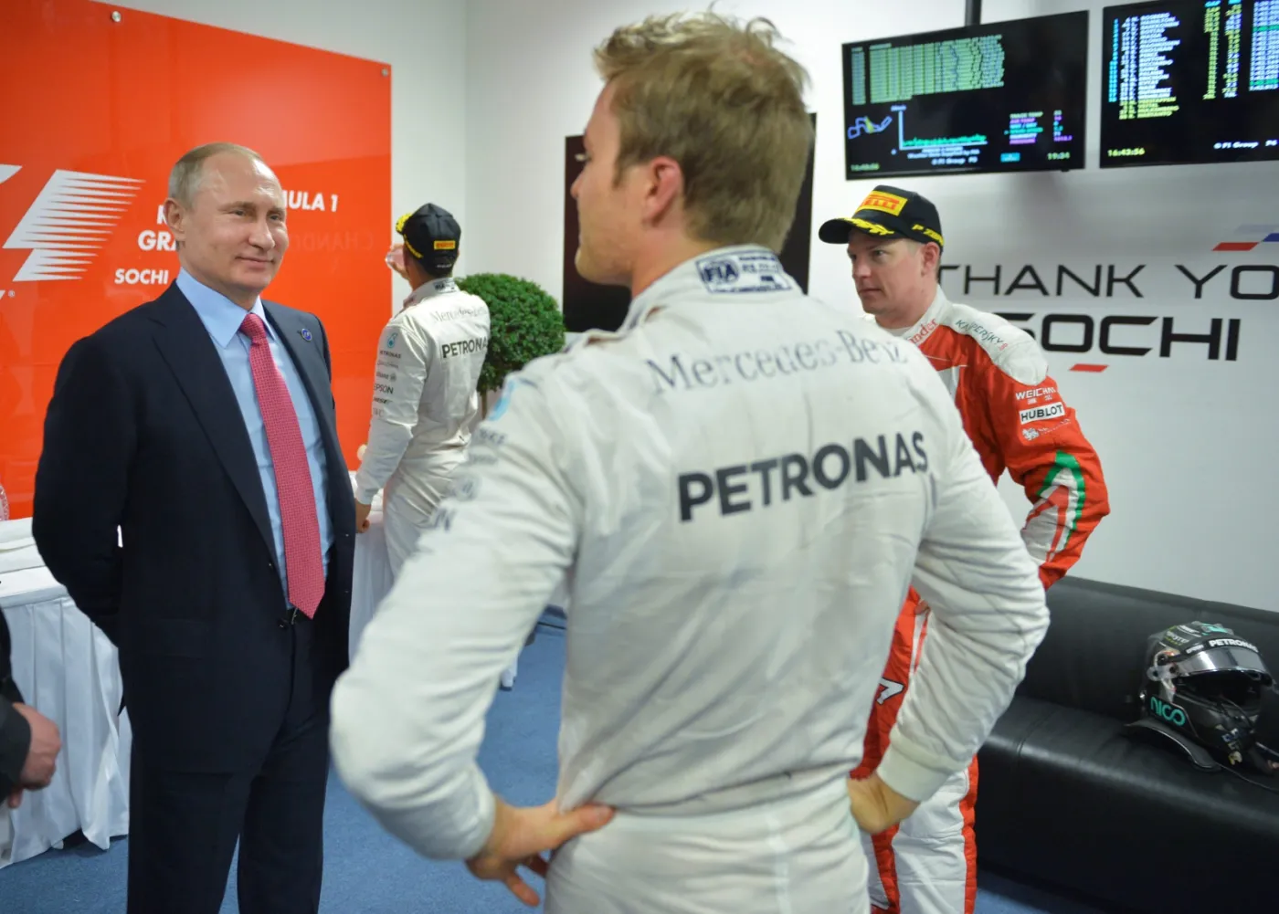 8992066-piekne-rosjanki-i-putin-dodatkowa.jpg