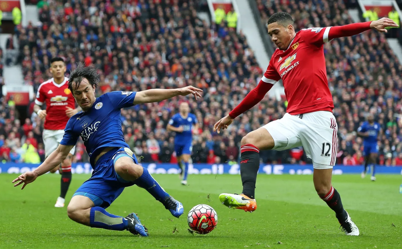 Shinji Okazaki i Chris Smalling