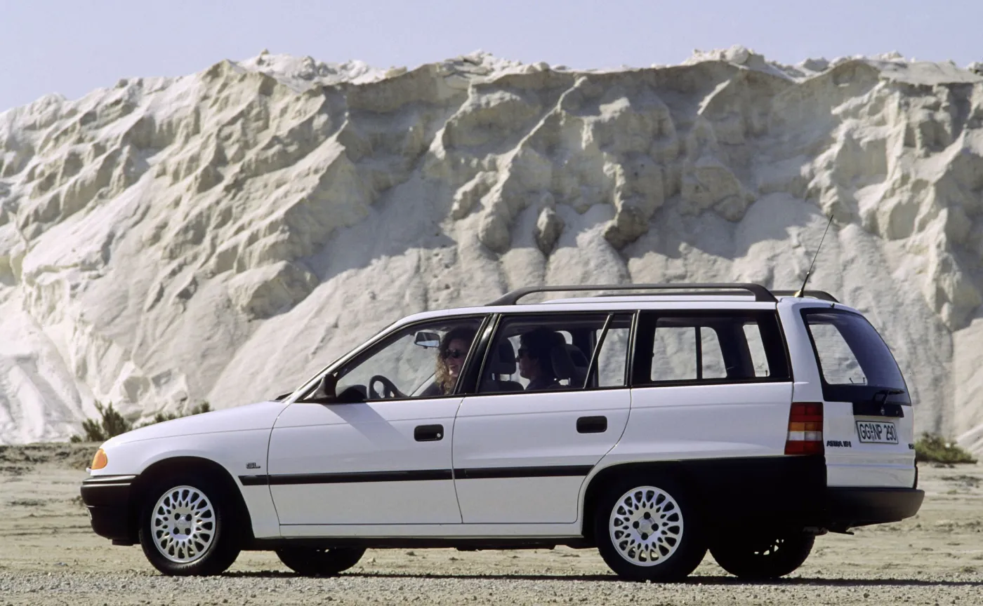 9004637-opel-astra-f-caravan-1991-1997.jpg