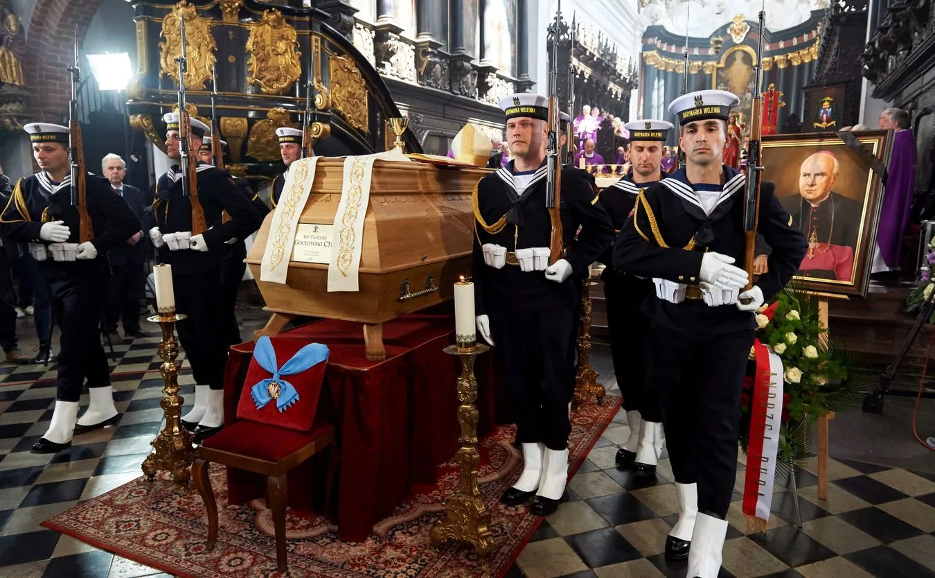 W bazylice w Gdańsku-Oliwie pochowano abp. Gocłowskiego. Na pogrzebie m.in. Kaczyński, Buzek, Wałęsa i Arabski... ZDJĘCIA