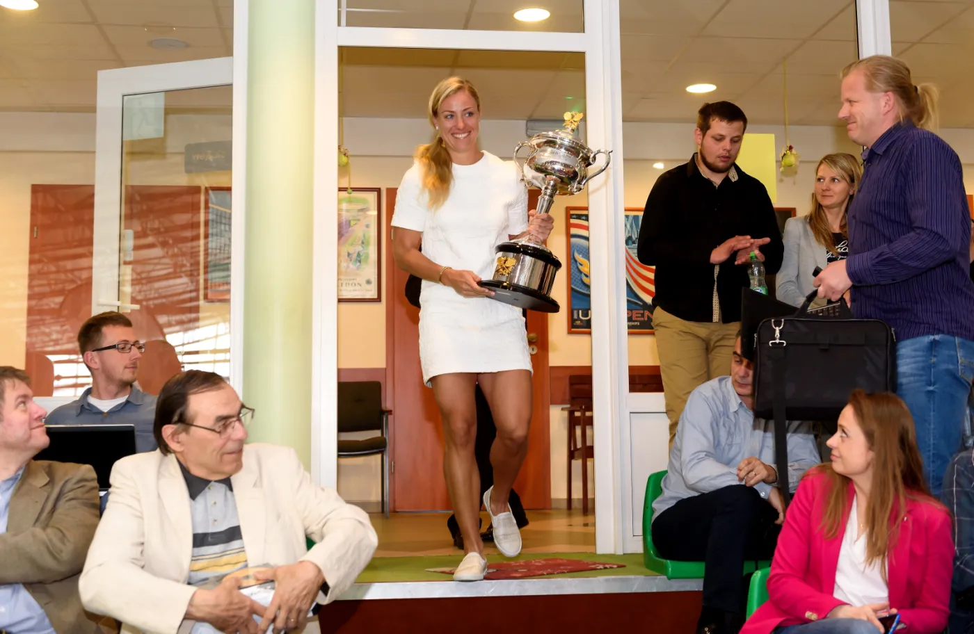 9011901-angelique-kerber-zaprezentowala.jpg
