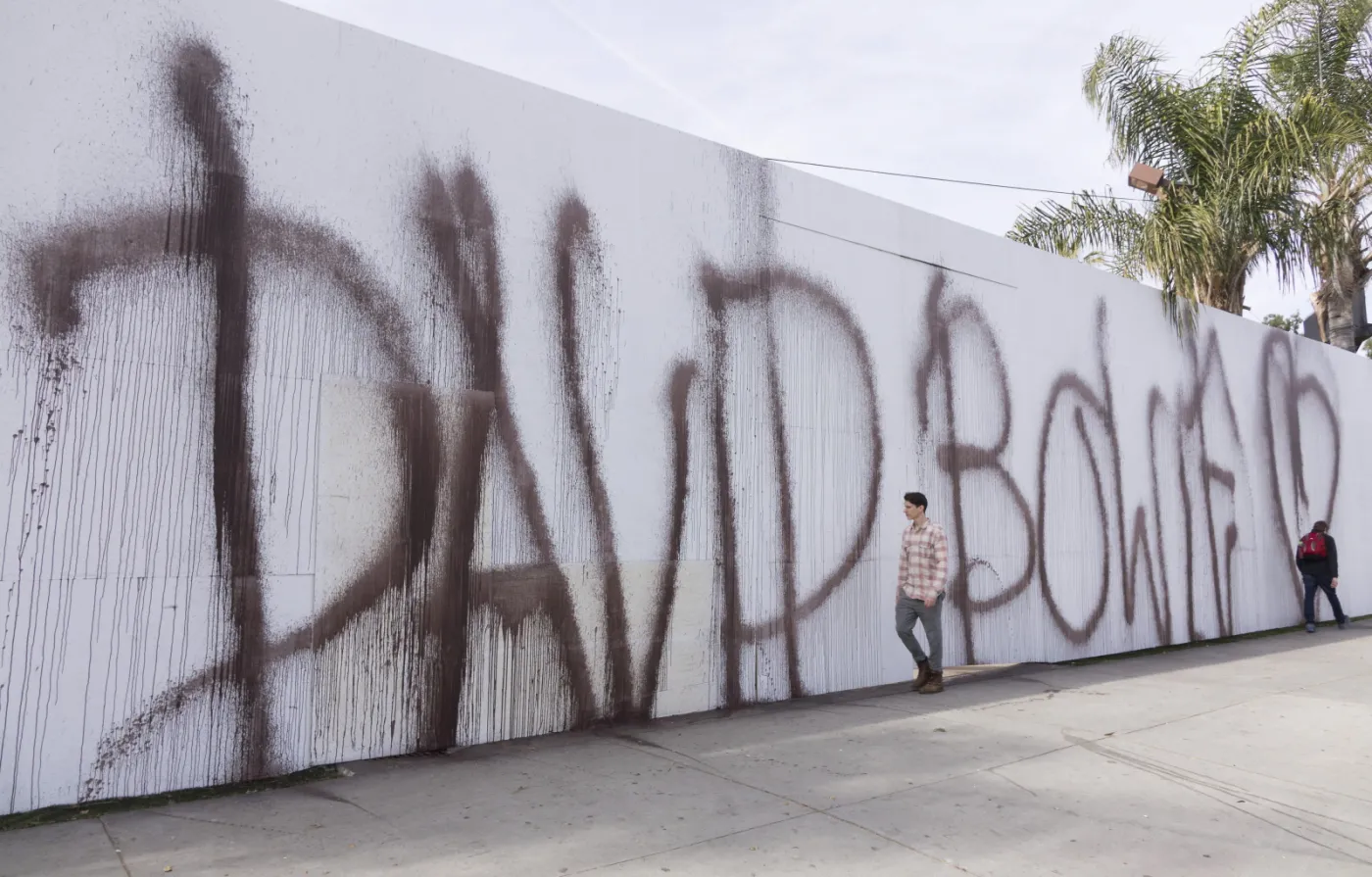 8625411-graffiti-pamieci-davida-bowiego.jpg