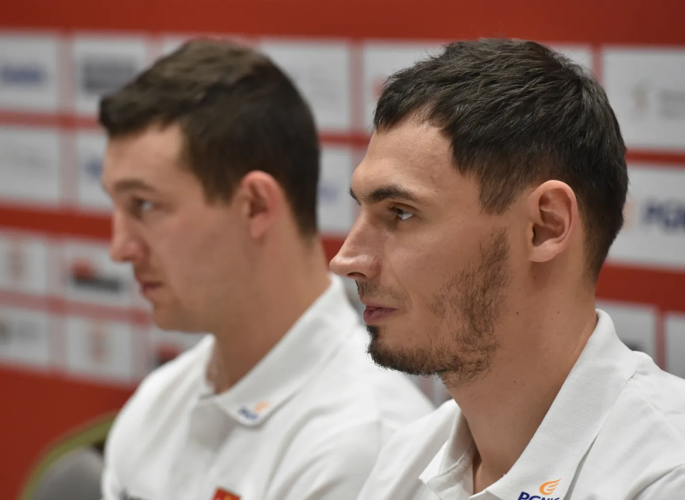 Zawodnicy Przemysław Krajewski (L) i Krzysztof Lijewski (P) podczas konferencji prasowej reprezentacji Polski przed Mistrzostwami Europy w piłce ręcznej mężczyzn Polska 2016
