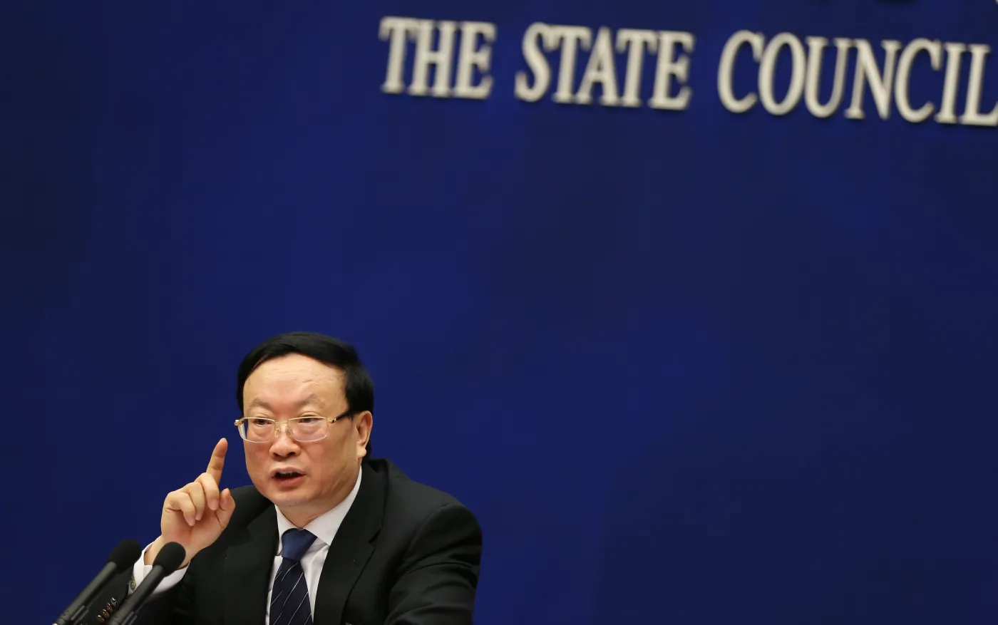 Wang Baoan, szef Narodowego Biura Statystycznego przedstawia dane o PKB Chin