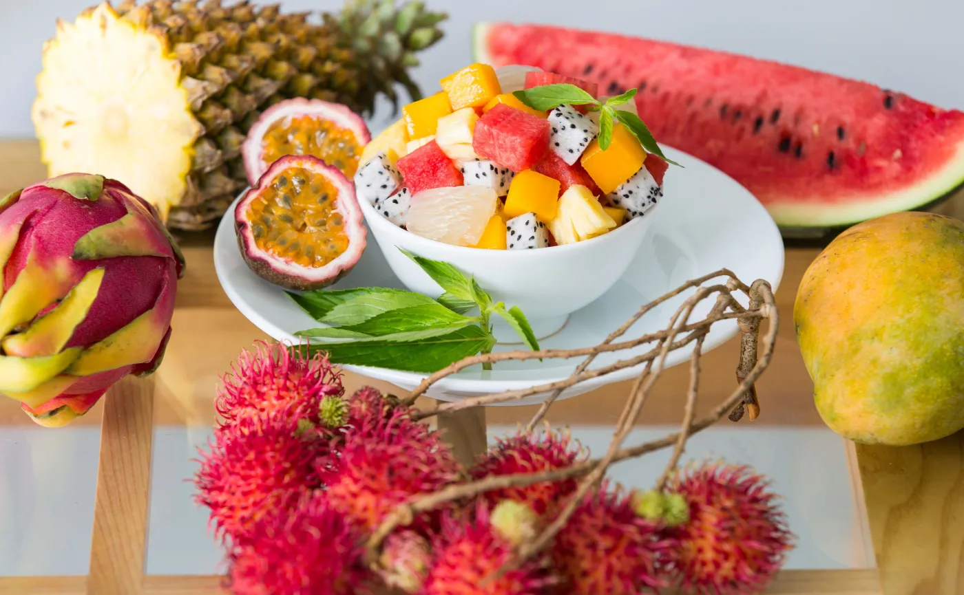8655863-owoce-egzotyczne-pitaja-ananas.jpg