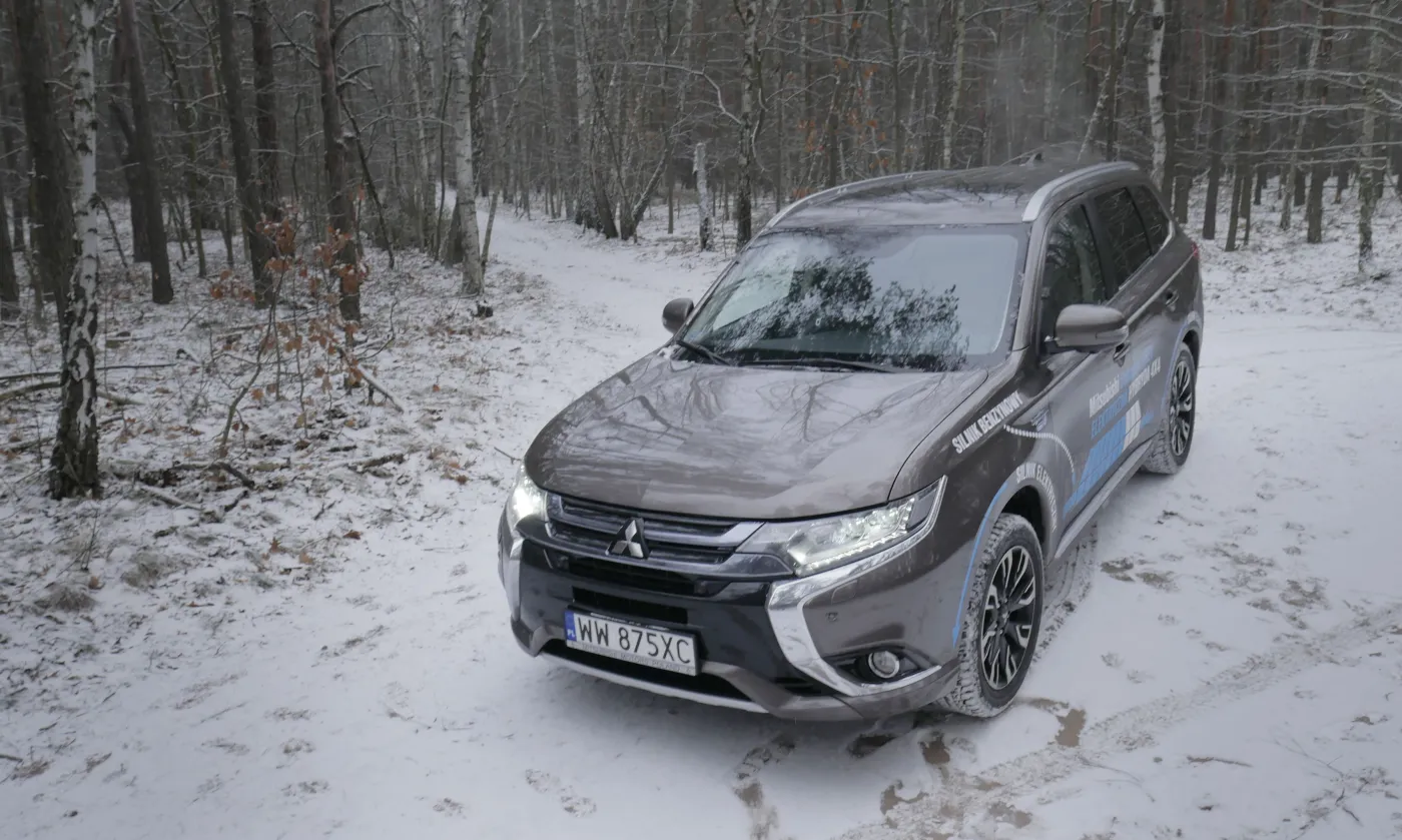 8671682-mitsubishi-outlander-phev-2016.jpg