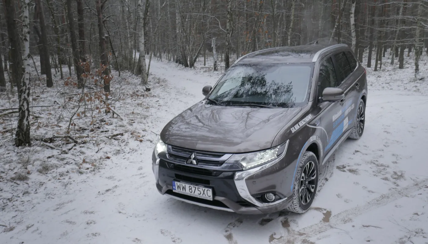 8671746-mitsubishi-outlander-phev-2016.jpg