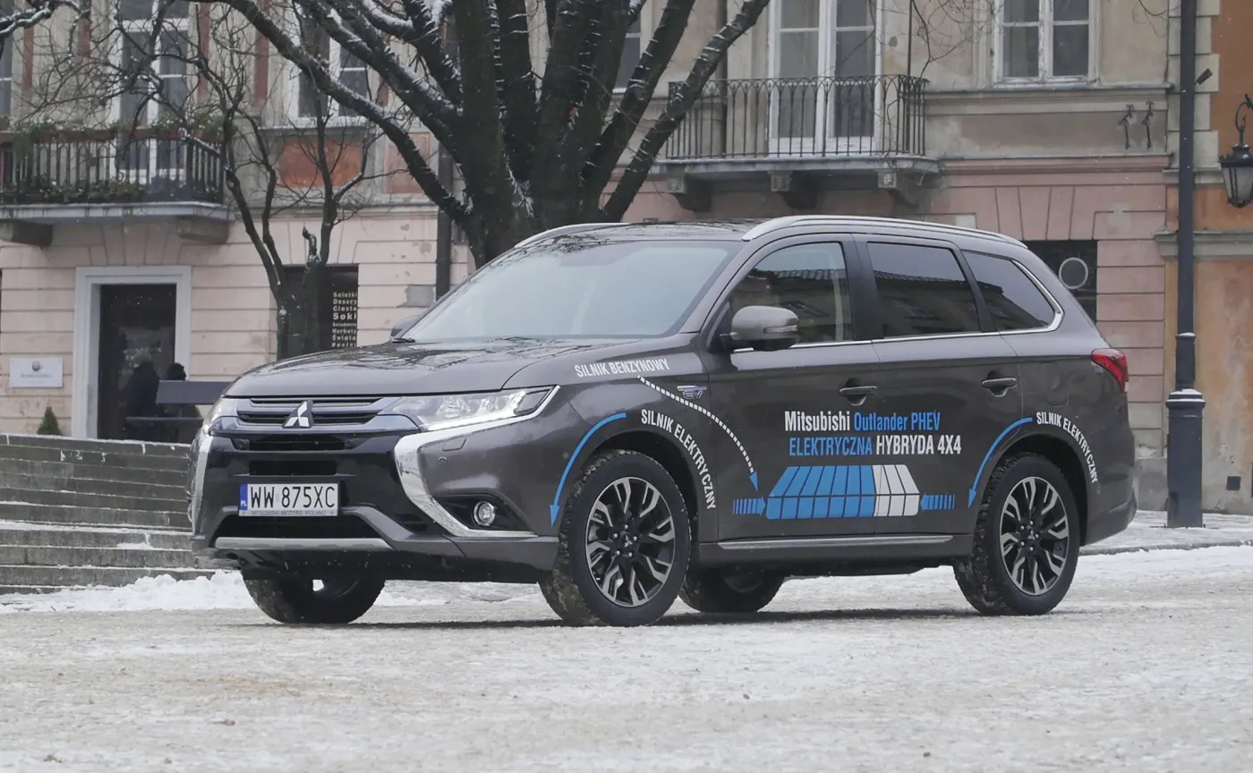 8672739-mitsubishi-outlander-phev-2016.jpg