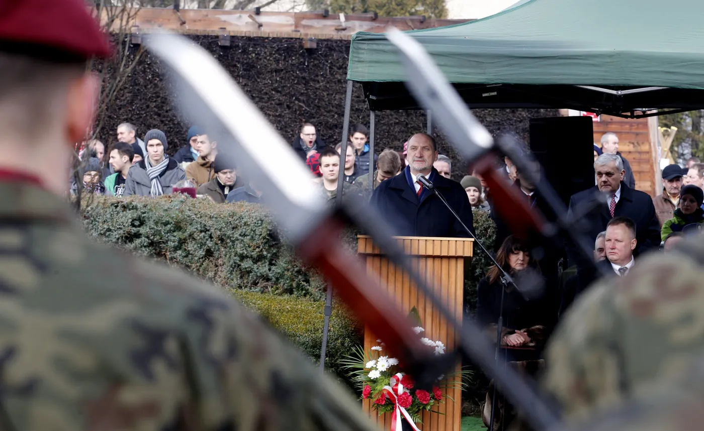 8731664-minister-obrony-narodowej-antoni.jpg