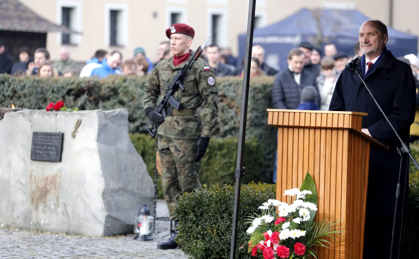 8731696-minister-obrony-narodowej-antoni.jpg