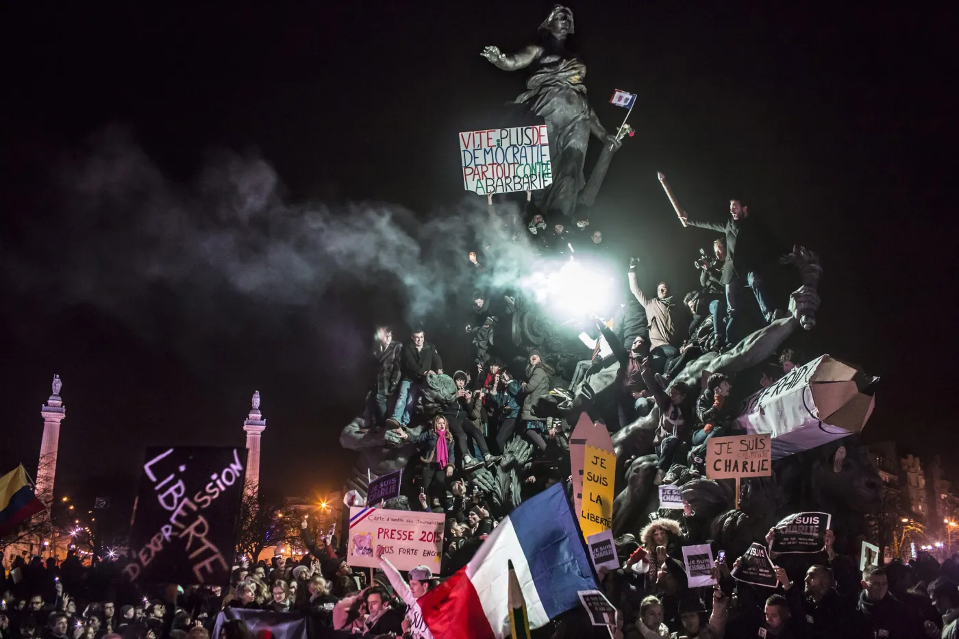 8750468-antyterrorystyczna-demonstracja.jpg