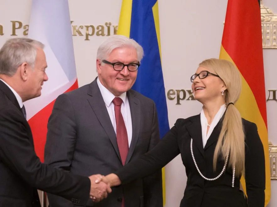 8768918-jean-marc-ayrault-frank-walter.jpg