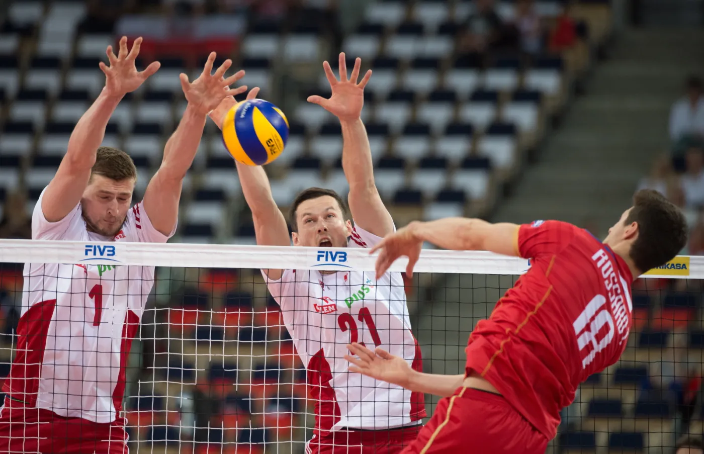 Piotr Nowakowski (L) i Rafał Buszek (C) oraz Thibault Rossard (P) 