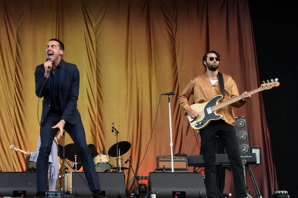 9233204-opener-festival-2016-last-shadow.jpg