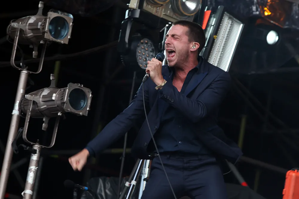 9233235-opener-festival-2016-last-shadow.jpg