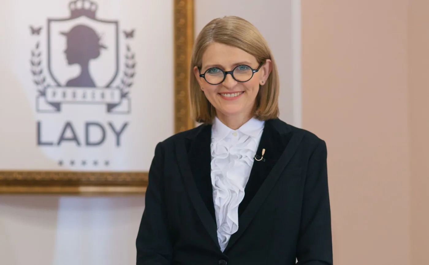 "Etykieta nie może być widoczna w zachowaniu. Stosowanie jej na pokaz to manieryzm"