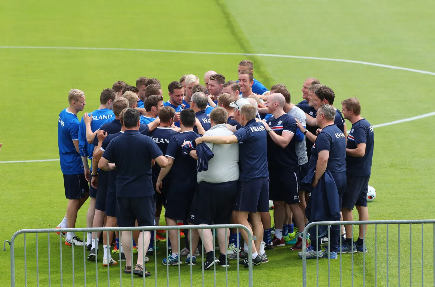 Islandczycy ostrzegają Francuzów. "Paryż był już nasz, w IX wieku"