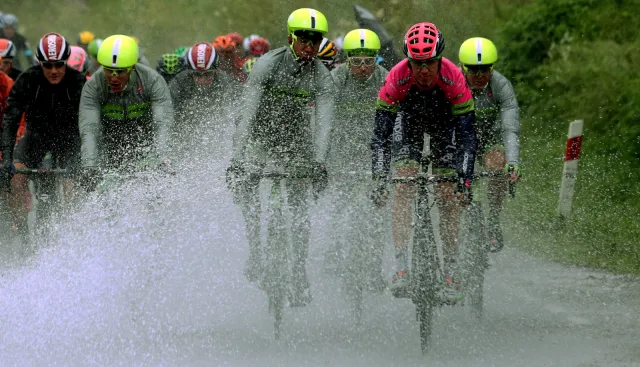Tour de Pologne przegrało z deszczem i mgłą. 6 etap przerwany i anulowany