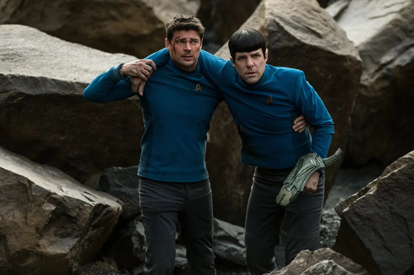 9297205-kadr-z-filmu-star-trek-w-nieznane.jpg