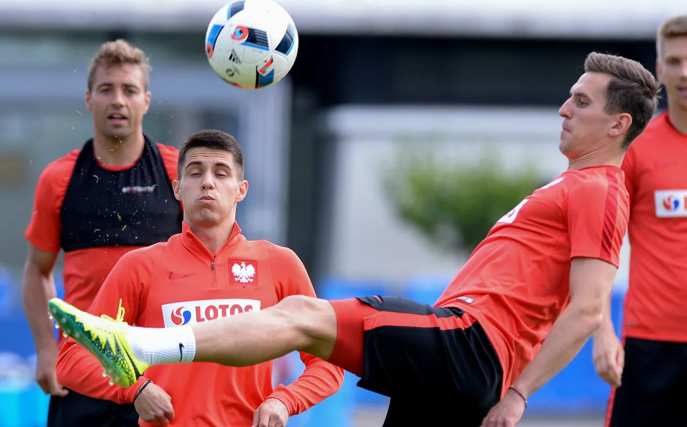 "PS": Kapustka odchodzi do Leicester, a Milik do Napoli. Gigantyczne pieniądze za Polaków