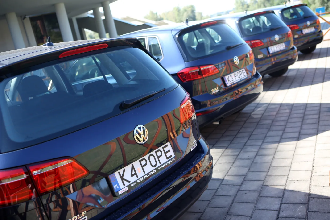 9349403-samochody-volkswagen-golf-ktorymi.jpg
