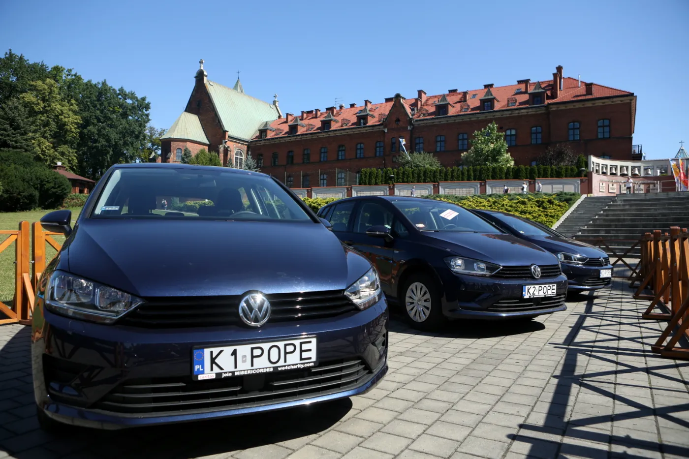9349435-samochody-volkswagen-golf-ktorymi.jpg
