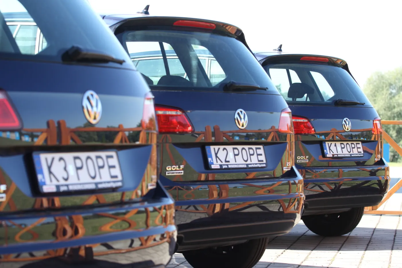 Każdy będzie mógł kupić papieskiego golfa. Auta trafią na aukcję [ZDJĘCIA]