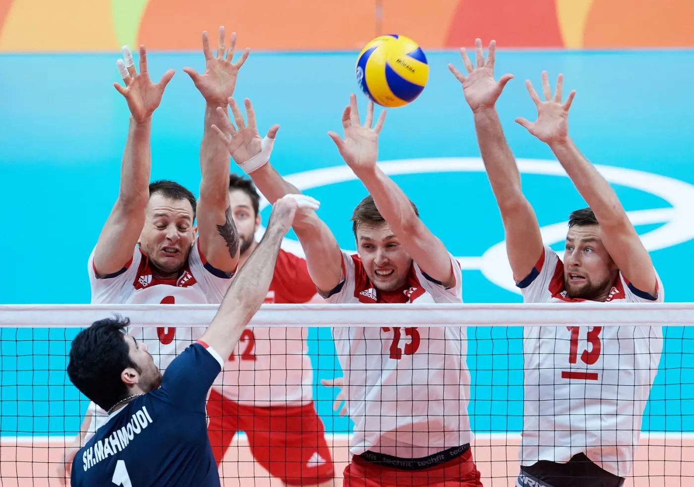 Bartosz Kurek (2L), Mateusz Bieniek (2P) i Michał Kubiak (P) oraz Irańczyk Shahram Mahmoudi (L)