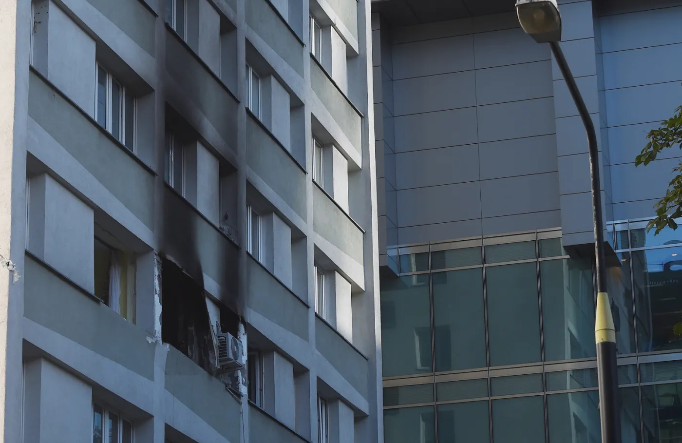 Zniszczenia w bloku mieszkalnym przy ul. Śliskiej 10 w Warszawie
