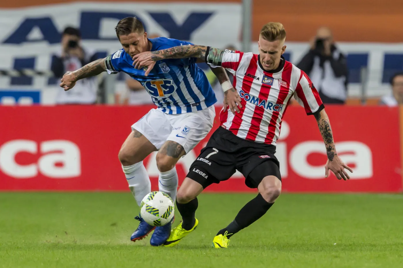 Zawodnik Lecha Poznań Nicki Bille Nielsen i Jakub Wójcicki z Cracovii
