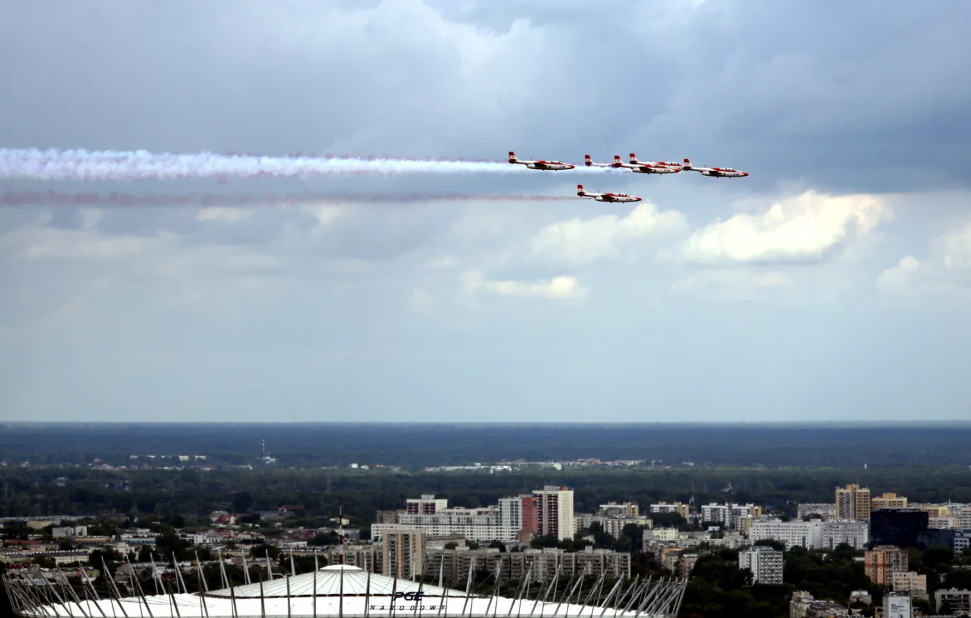 9367204-defilada-z-okazji-swieta-wojska.jpg
