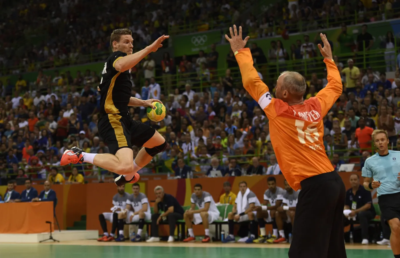 Francuzi powalczą o trzecie z rzędu złoto w piłce ręcznej