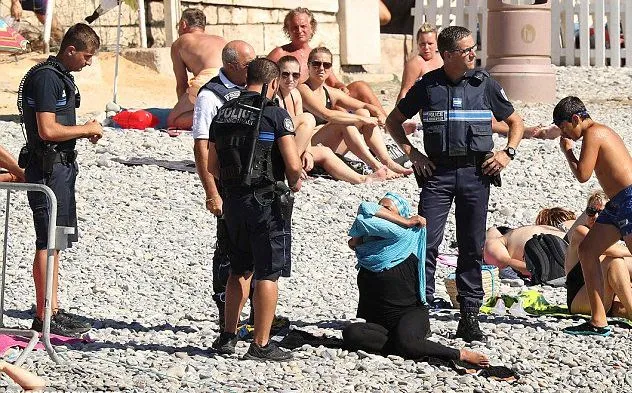 Kobiecie kazano zdjąć burkini