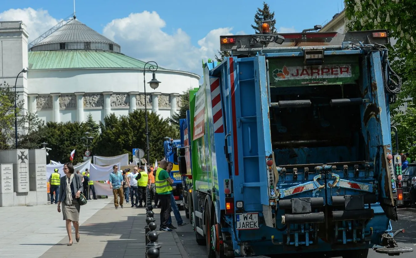 Protest branży odpadowej w Warszawie. "Wolny rynek zmieni się w gospodarkę centralnie planowaną" [FOTO]