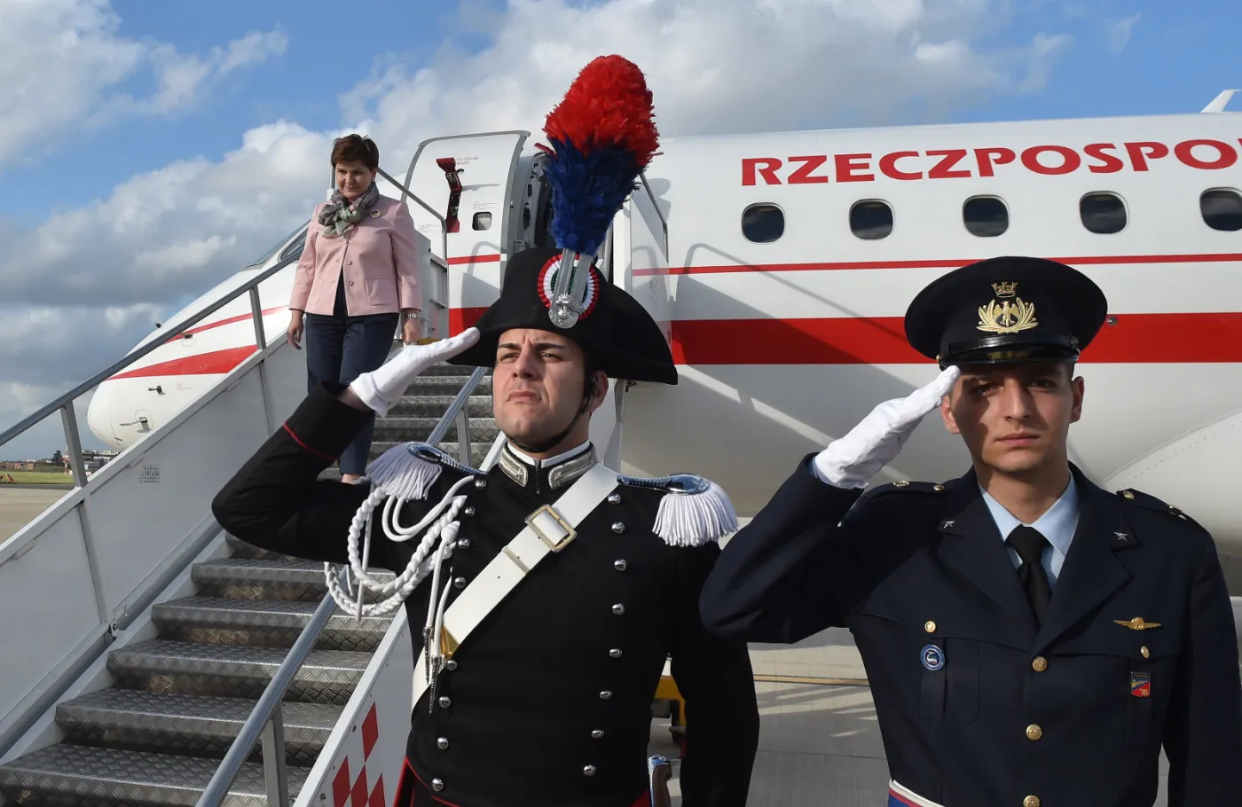 9036743-papiez-franciszek-przyjal-premier.jpg