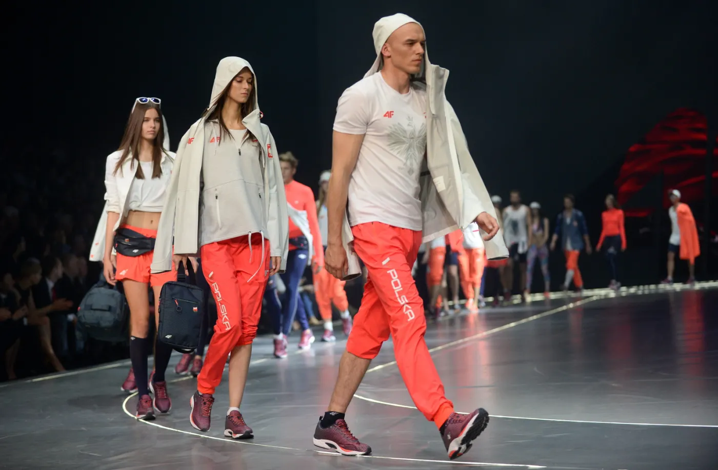 9047450-pokaz-kolekcji-olimpijskiej-rio.jpg