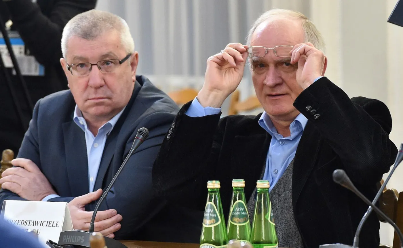 Przewodniczący KRRiT Jan Dworak i pełnomocnik rządu ds. reformy mediów, wiceminister kultury Krzysztof Czabański podczas posiedzenia sejmowej Komisji Kultury i Środków Przekazu