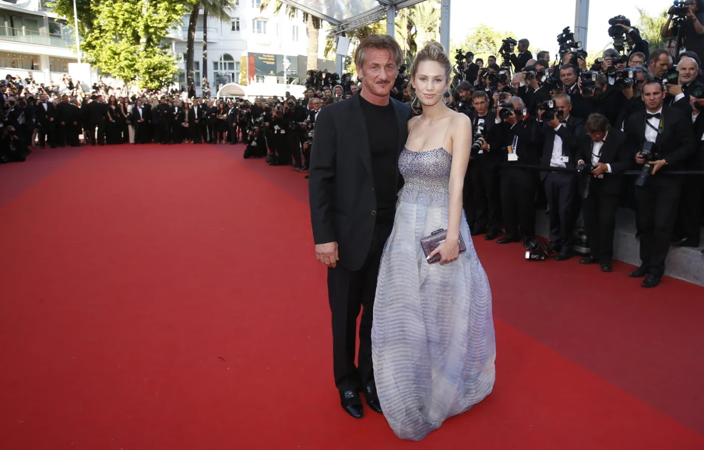 9064690-sean-penn-z-corka-dylan-frances.jpg