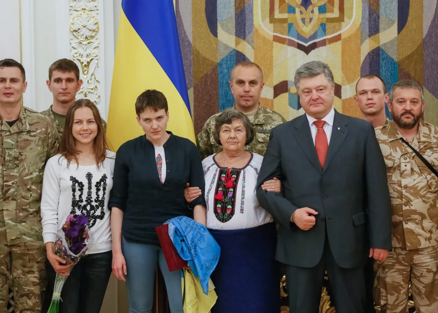 9081858-nadia-sawczenko-z-siostra-wiera.jpg
