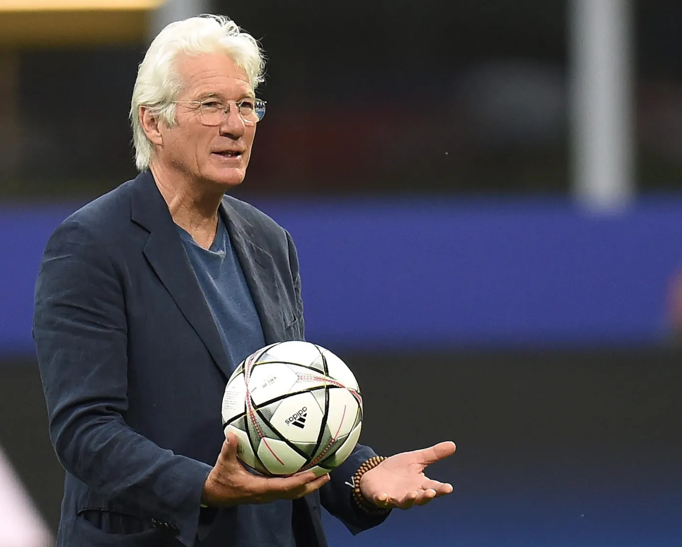 9085560-richard-gere-trenowal-na-san-siro.jpg