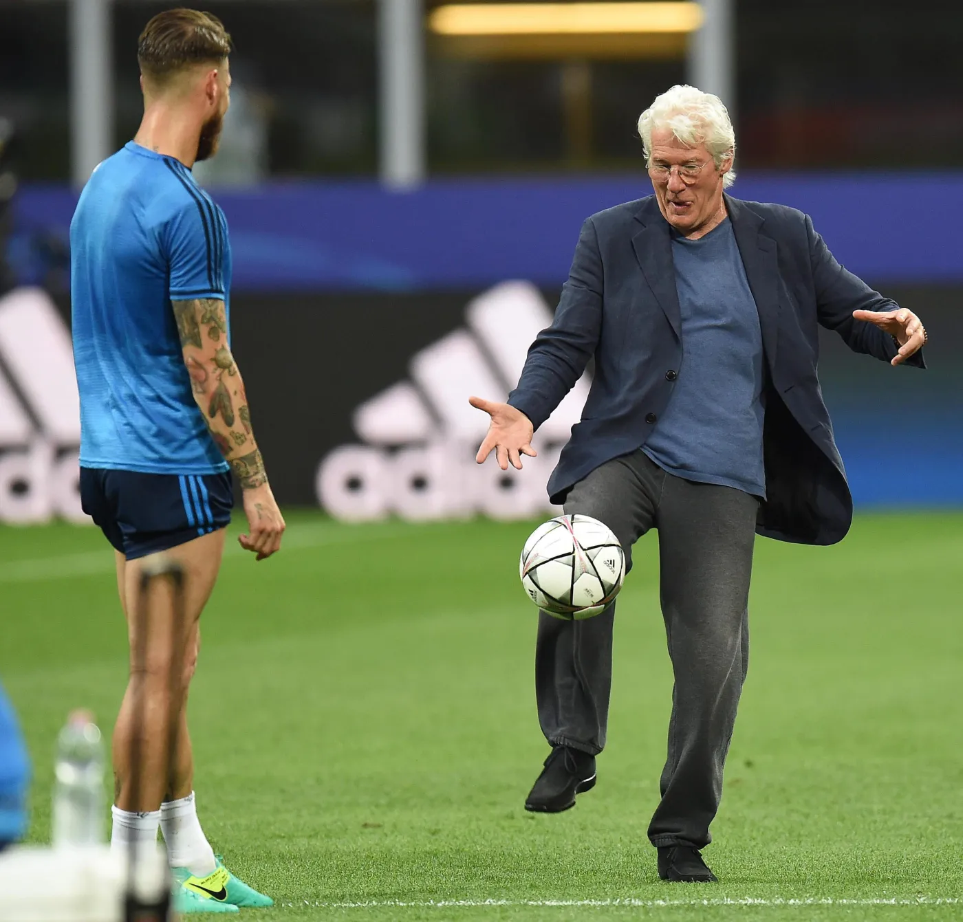9085624-richard-gere-trenowal-na-san-siro.jpg