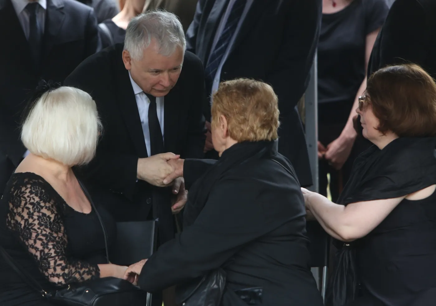 9097674-jaroslaw-kaczynski-na-pogrzebie.jpg