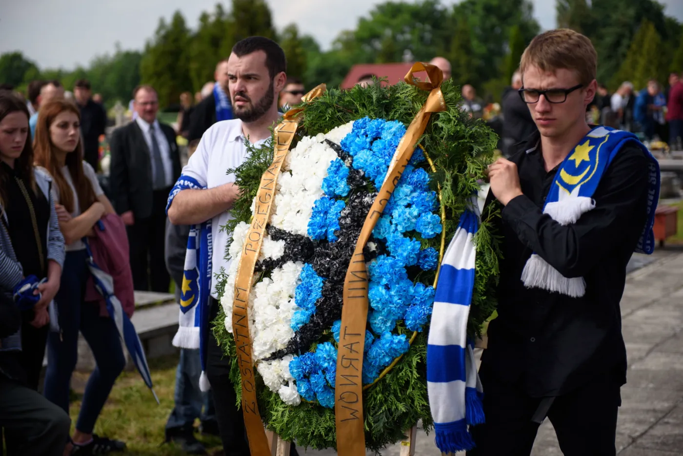 9115571-kibice-zuzlowcy-oraz-mieszkancy.jpg