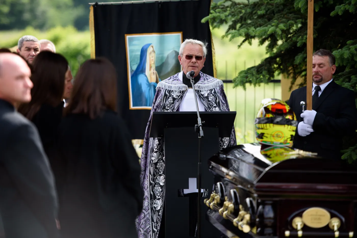 9115667-kibice-zuzlowcy-oraz-mieszkancy.jpg