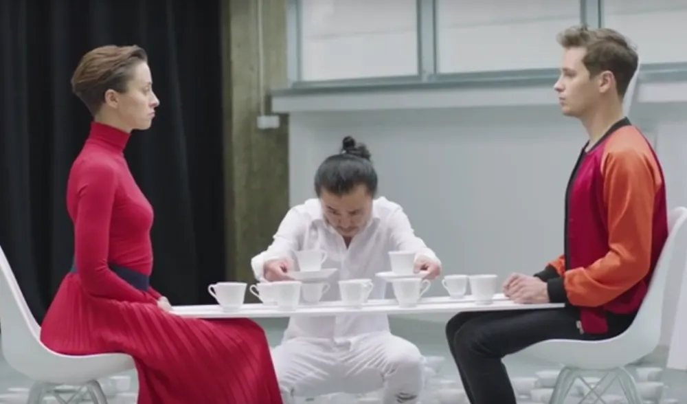 Kadr z teledysku "Miłość Miłość"