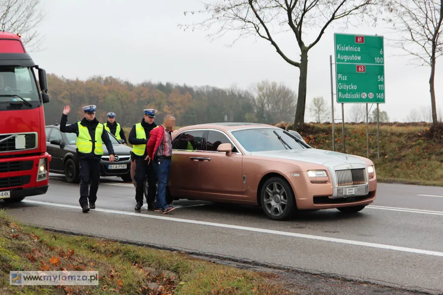 Policyjny pościg za nietypowym autem pod Łomżą. Uciekał różowy rolls-royce z Dubaju