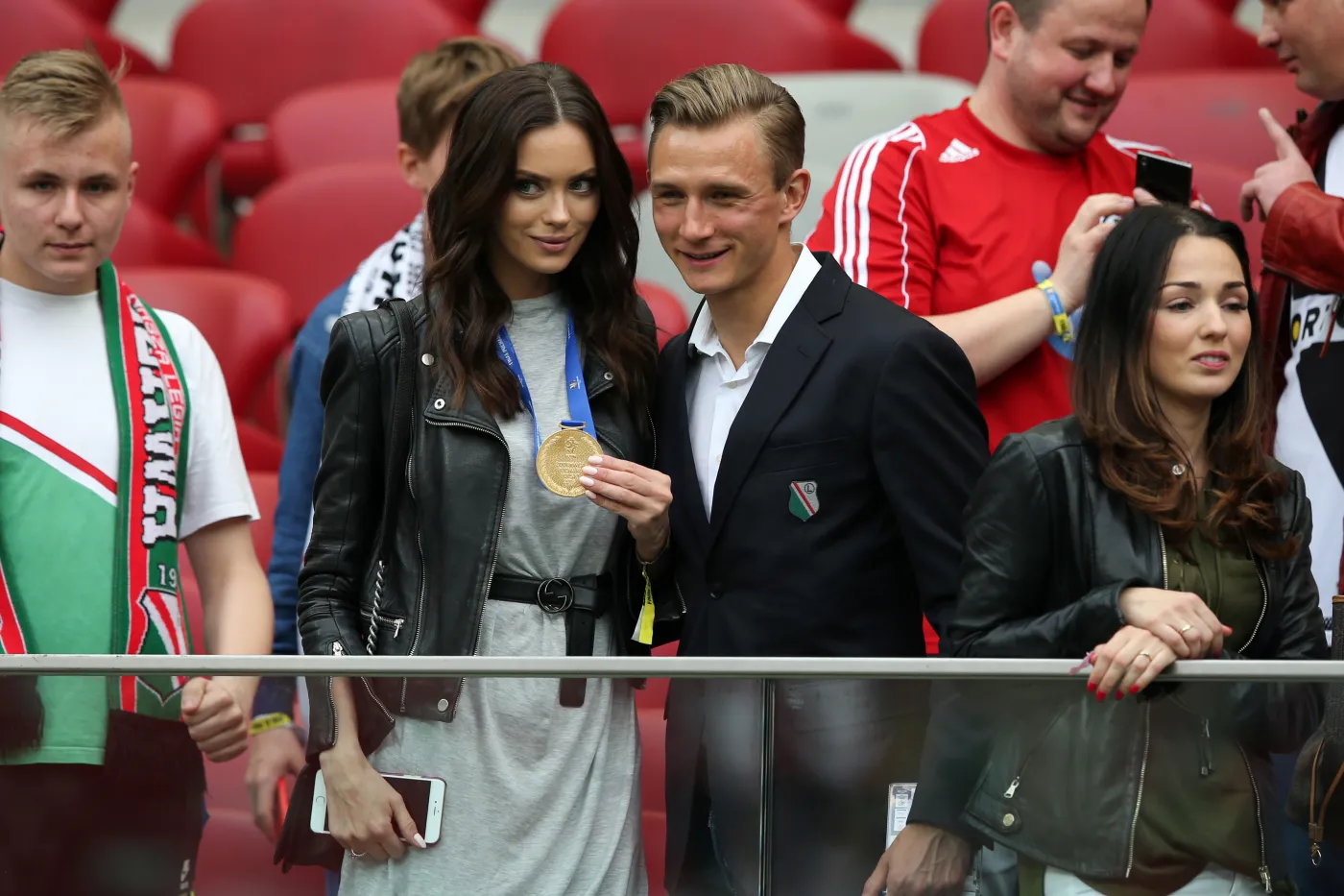 9585903-cristiano-ronaldo-zakochal-sie.jpg