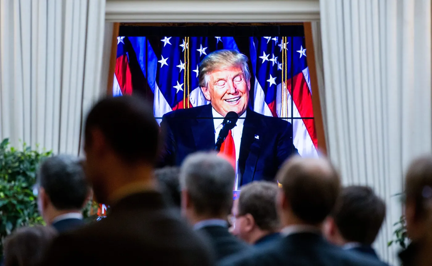 Donald Trump przemawia do swoich zwolenników