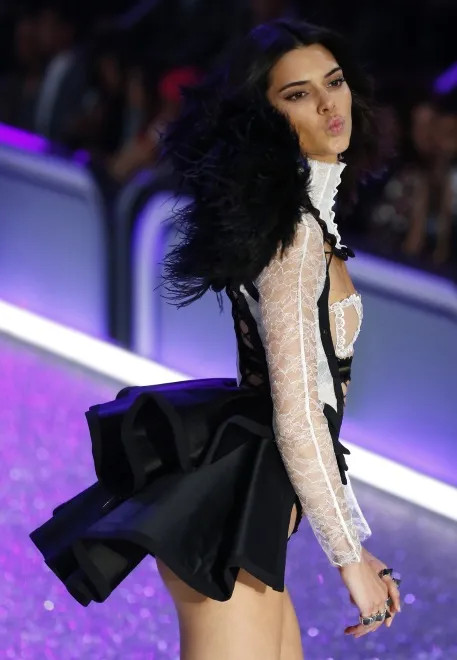 9663012-victoria-s-secret-fashion-show.jpg